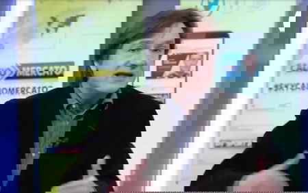 Fabio Caressa su di giri: «Gli arbitri che non usano il VAR vanno sportivamente decapitati» | VIDEO article-post