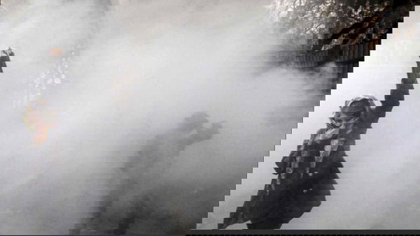 Iran, gli scontri e i poliziotti che si rifiutano di reprimere la rivolta | VIDEO