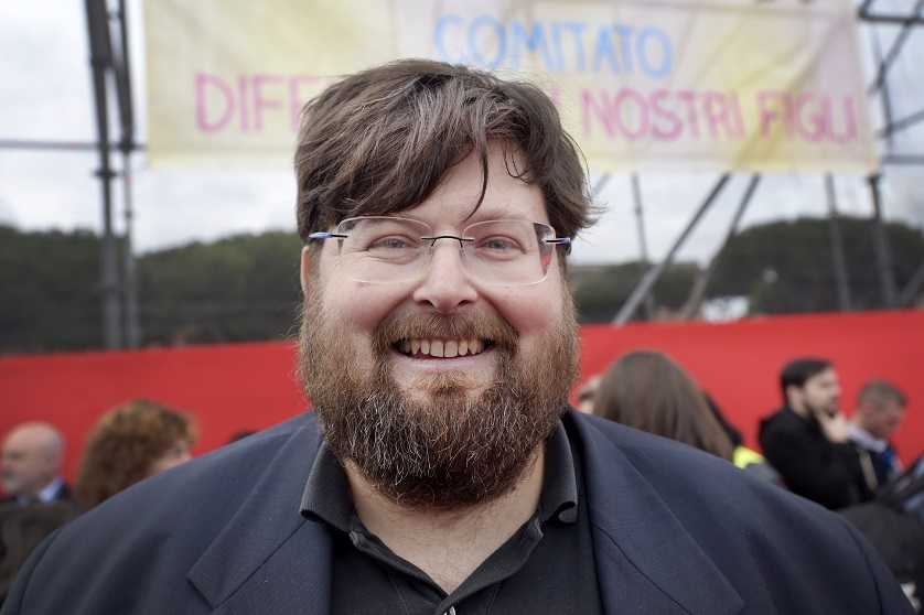 Il governo secondo Mario Adinolfi: «Povia candidati con noi. Silvana De Mari al Quirinale» article-post