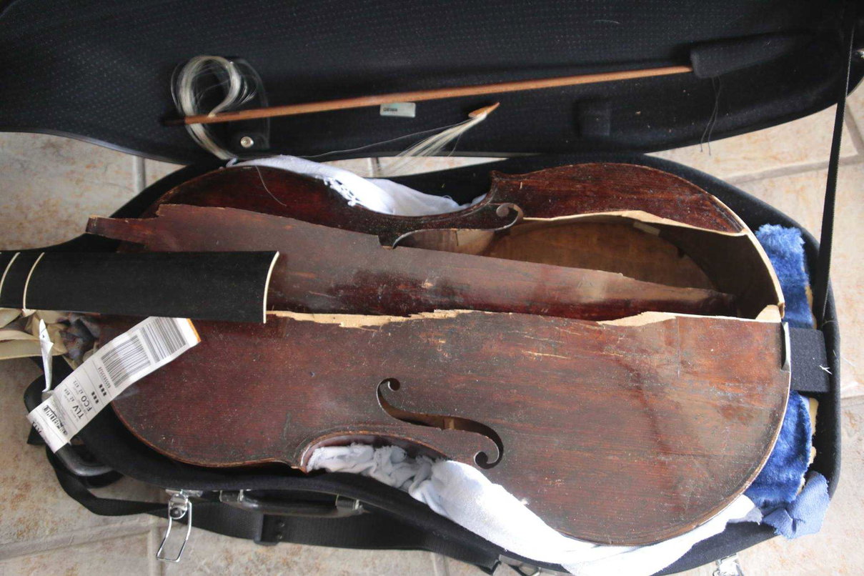 «Alitalia odia i musicisti»: distrutta viola del XVII secolo, maltrattata tra i bagagli article-post
