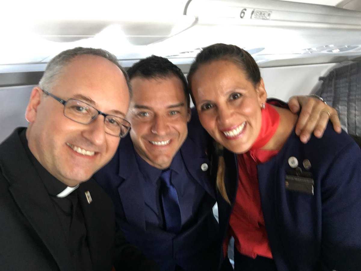 Il papa sposa una hostess e uno steward sull’aereo | GALLERY article-post