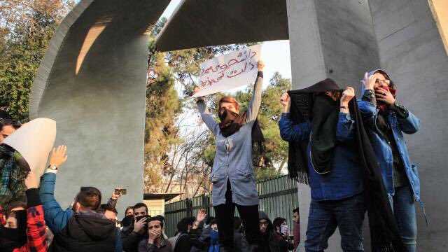 L’attivista iraniano di 23 anni morto in carcere dopo esser stato arrestato article-post