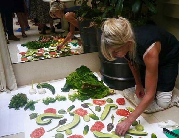 Amber Locke, la food writer vegana che trasforma frutta e verdura in opera d’arte