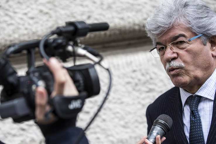 Antonio Razzi si sfoga contro Luigi Di Maio: «Mi vergognerei se fossi in lui, sa l’italiano peggio di me» article-post