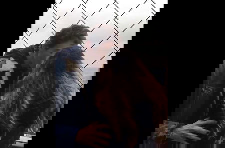 Bacia uno sconosciuto sulla Tour Eiffel e mobilita il web per ritrovarlo: alla fine scopre che è già fidanzato (forse) | VIDEO article-post