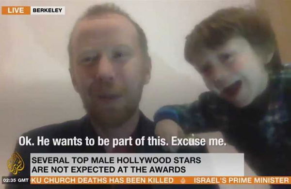 Il bimbo fa irruzione nell’intervista del papà in diretta tv, su Al Jazeera | VIDEO