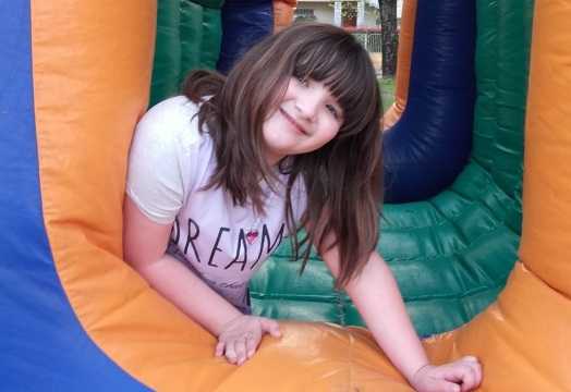 Il calvario di Carlotta, la bambina di 9 anni uccisa da un batterio contratto in vacanza article-post