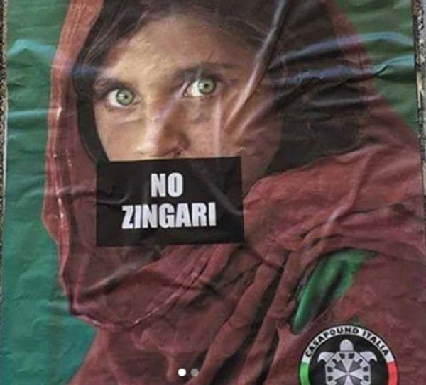 Il manifesto “No zingari” sulla foto di Mc Curry con il simbolo di Casa Pound