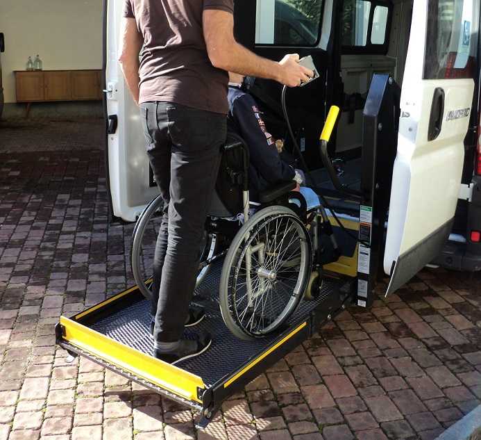 I ladri le hanno rubato la rampa, bimba disabile non può andare all’asilo article-post