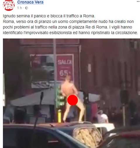 Corre nudo per Re di Roma scatenando il panico