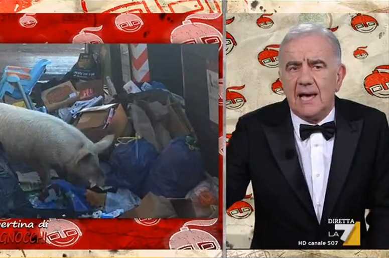 «Il maiale si chiama Claretta Petacci», la frase di Gene Gnocchi scatena la bufera sui social | VIDEO article-post