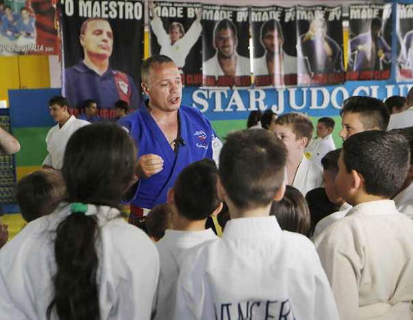 Il maestro di judo e lo schiaffo al ragazzino della baby gang