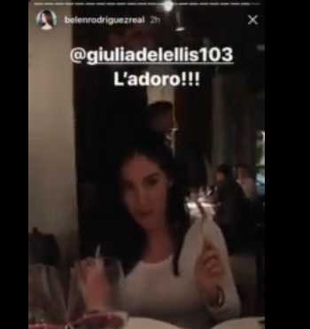 Giulia De Lellis insegna a Belen i verbi in italiano