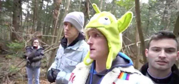 Il video del cadavere nella foresta, YouTube (dopo il silenzio) punisce Logan Paul