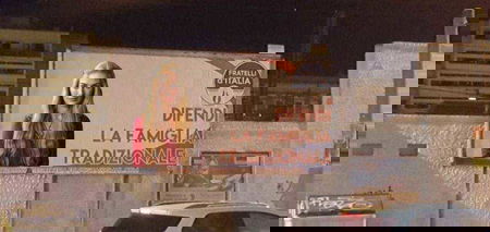 I più bei meme sul manifesto di Giorgia Meloni article-post