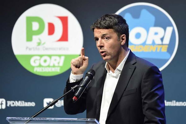 Renzi fa il complottista: «La vicenda dei sacchetti bio? Un disegno contro il Pd»