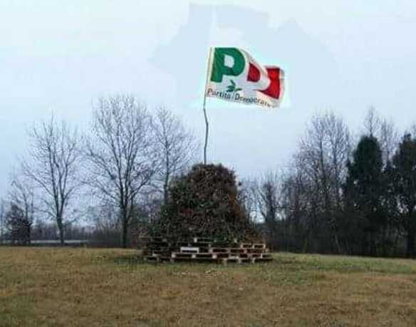 La senatrice Paola De Pin e la stupida foto del falò con la bandiera del Pd article-post