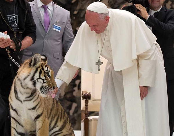 Papa Francesco, perché portarli proprio al circo?