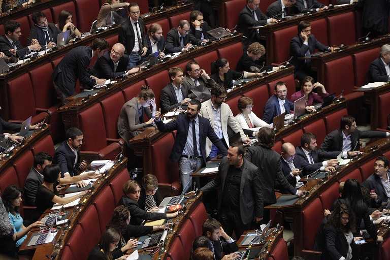 La parentopoli M5S: sorelle, fidanzati ed ex compagni in lista per un seggio article-post