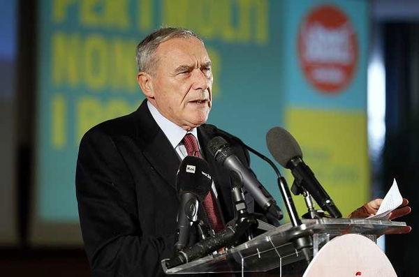 «Caro Grasso, non sei più libero e meno uguale di pagare i contributi al Pd»