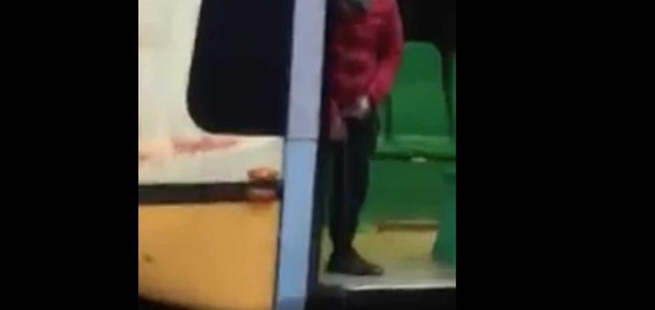 pipì sul tram
