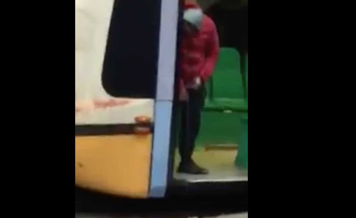 Il delirante attacco di Silvia Sardone a Milano e ai migranti per un uomo che orina sul tram | VIDEO article-post