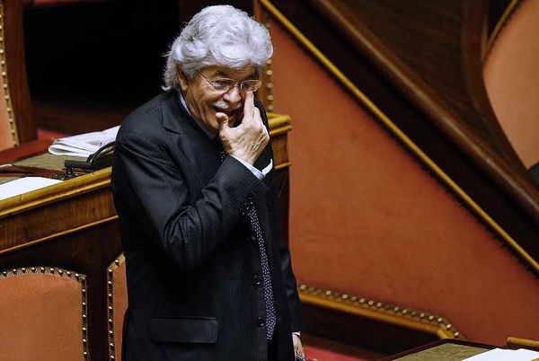 La delusione di Razzi non candidato: «Ci vorrebbe educazione», «Ho riunito le Coree»