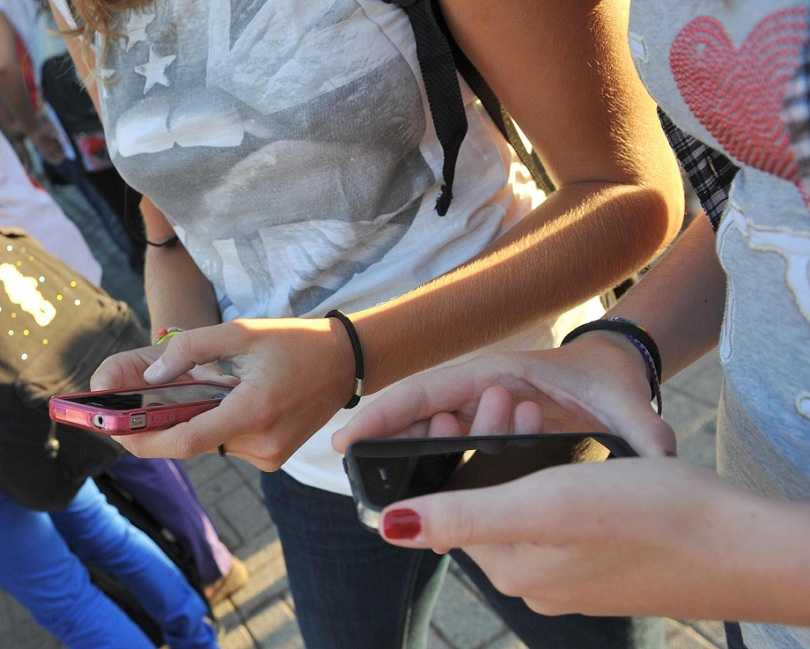 Un professore inviava audio con richieste sessuali a un’alunna 15enne article-post