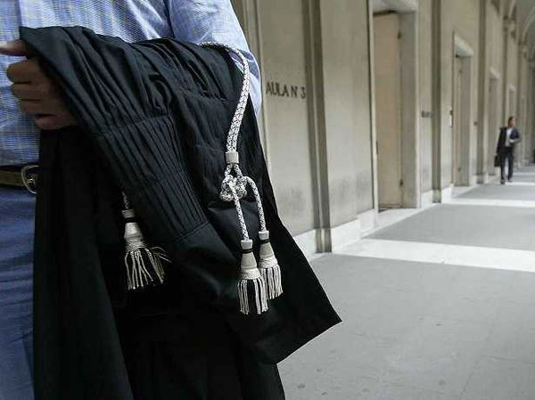 Il ragazzino s’inventò di essere vittima di bullismo, genitori condannati a risarcire per 7.800 euro