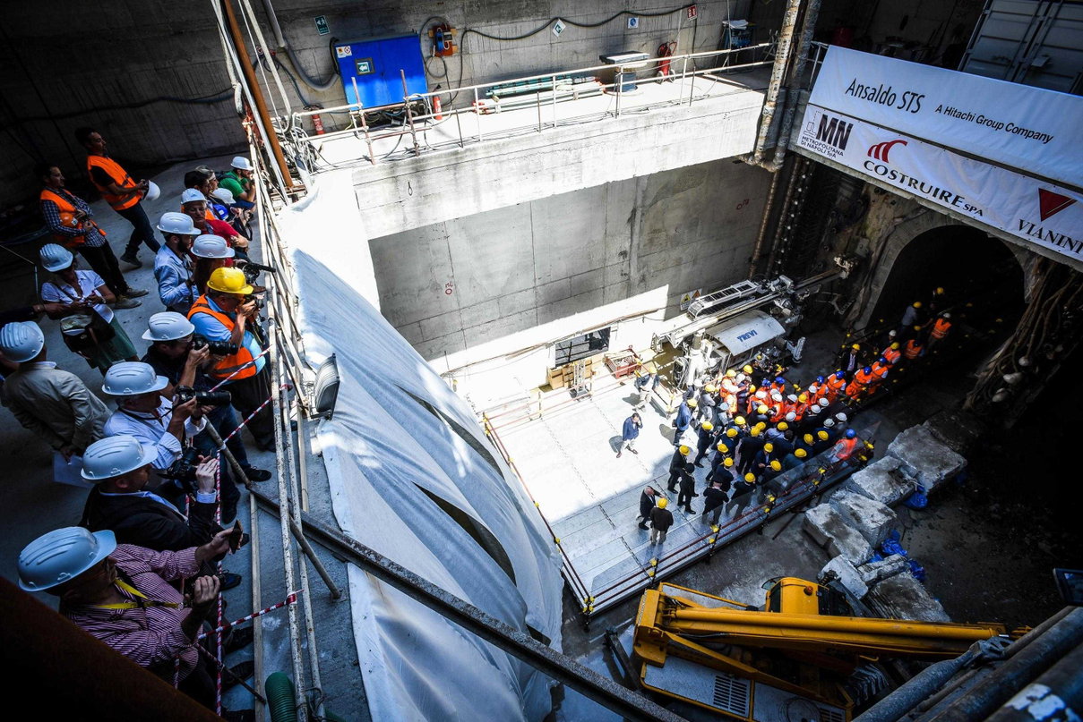 La bufala dei nuovi treni troppo grandi per la metro di Napoli (in cui è cascato anche Oscar Giannino) article-post