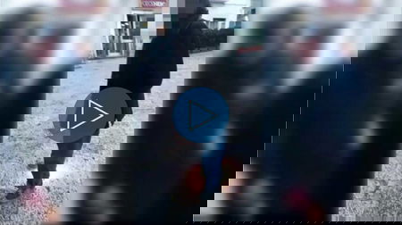 Il gesto vile del vigile urbano che doveva far rispettare l’ordinanza anti-botti e che invece ha lanciato un petardo a un disabile | VIDEO article-post