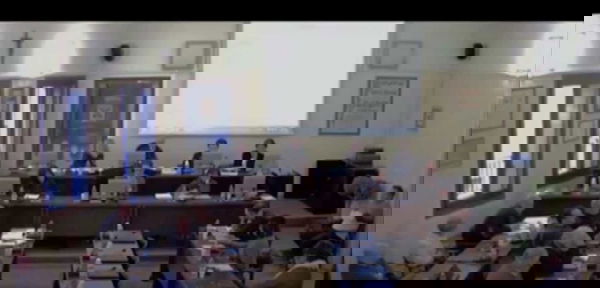 Bussolengo, la risposta oscena e sessista dell’esponente di maggioranza alla consigliera: «A 90° per natura ci si mette più lei che io»