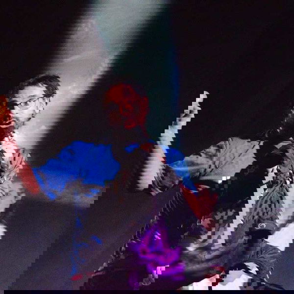 Il prete-dj che fa la cover de Lo Stato Sociale, «Una vita in vacanza» diventa «Una vita in preghiera» | AUDIO