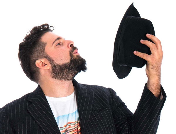 Sanremo 2018, vi presentiamo «l’escluso che oltraggia il Festival» | VIDEO