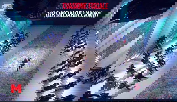 Salvini da Santoro, tra biglietti del tram a 5 euro e la frase «me ne frego del 3%» | VIDEO