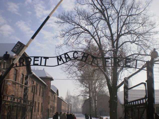 Polonia, la controversa legge sulla Shoah: in carcere chi considera la nazione corresponsabile article-post