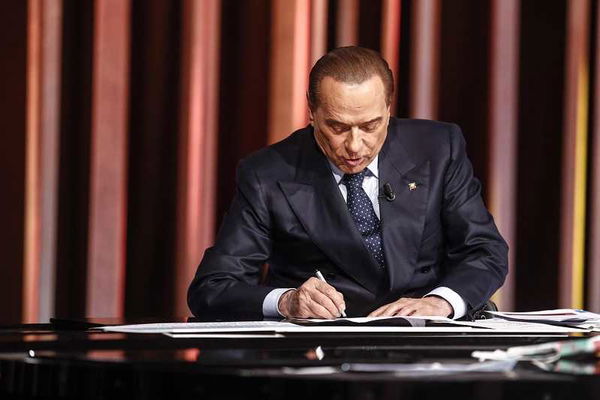 Berlusconi dice che con le unioni civili non si fanno figli. E sbaglia