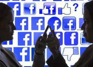 scandalo facebook
