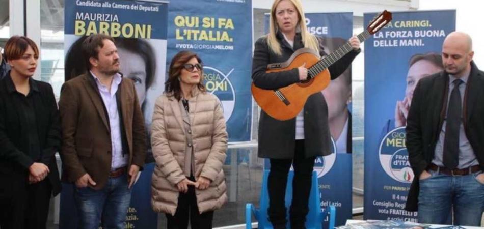 giorgia meloni chitarra