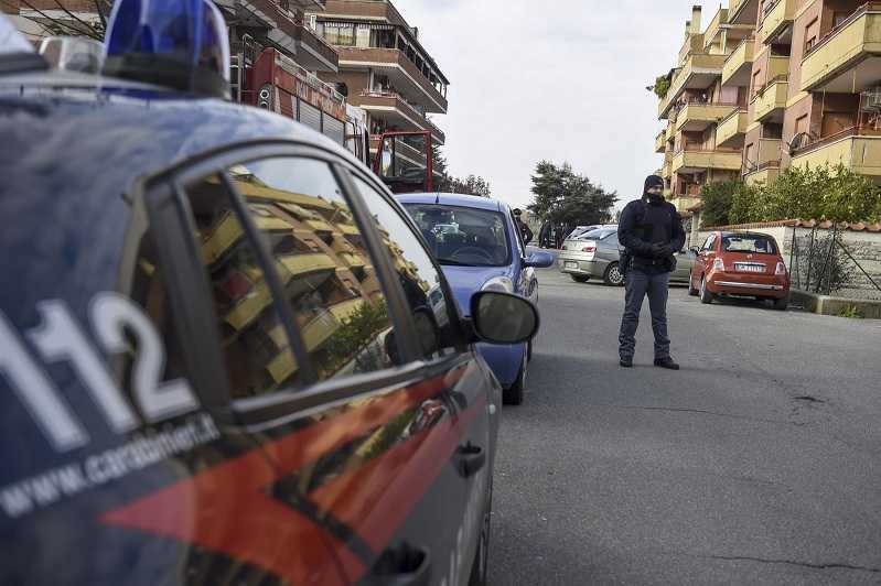 Il dramma familiare a Latina, carabiniere spara alla moglie e alle due figlie: morte le bambine article-post