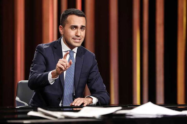 Di Maio manda la lista dei ministri, ma il Quirinale non legge la mail