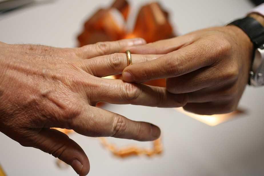 Il Comune di Verona cancella lo slogan «Sposa chi vuoi» perché ammicca alle coppie gay article-post