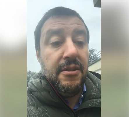 La meravigliosa diretta di Salvini che dimostra di non aver capito nulla sul centro all’Aurelia
