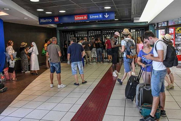 La baby gang a Roma: arrestati 8 minori che pestarono un coetaneo sulla metro