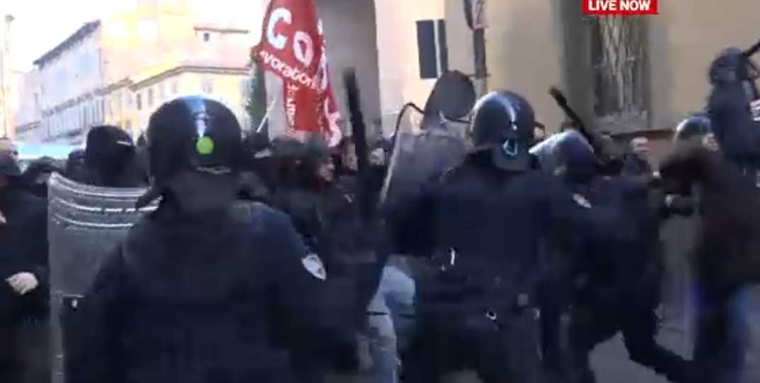 Piacenza, scontri fra polizia e manifestanti al corteo contro il fascismo | VIDEO article-post