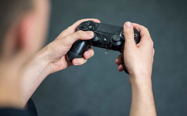 A 15 anni è ‘malato di Playstation’, il giudice lo manda in comunità
