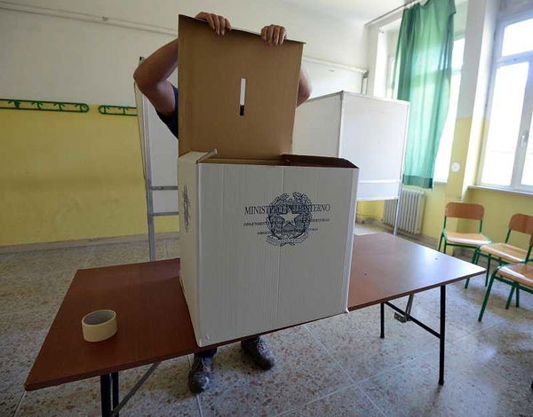 Elezioni, i presidenti di seggio e gli annunci online per trovare un segretario