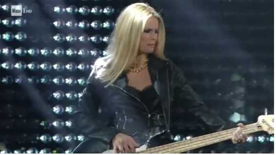 Sanremo 2018, l’inizio senza senso con Heidi | VIDEO