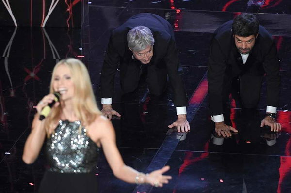 Vestiti Sanremo prima serata. Il debutto osé di Michelle | FOTO