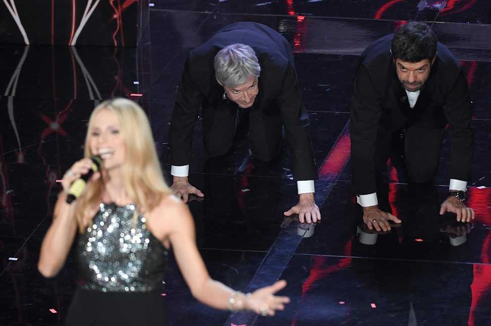 Vestiti Sanremo prima serata. Il debutto osé di Michelle | FOTO article-post
